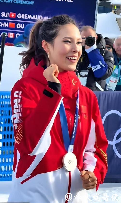 陈梦现场看谷爱凌决赛，一场跨越时空的共鸣