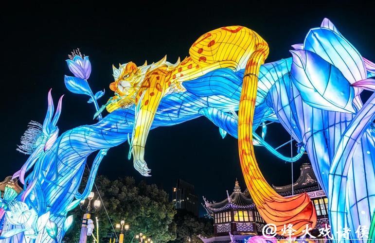 全国彩灯齐聚上海500多岁古典园林，白驹穿越四季与人生