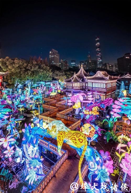全国彩灯齐聚上海500多岁古典园林，白驹穿越四季与人生