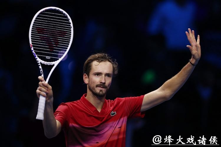 ATP巴黎大师赛:梅德韦杰夫横扫晋级 阿利亚西姆逆转 ATP巴黎大师赛:梅德韦杰夫横扫晋级 阿利亚西姆逆转