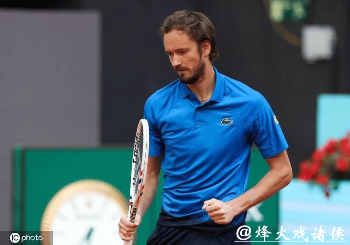 ATP巴黎大师赛:梅德韦杰夫横扫晋级 阿利亚西姆逆转 ATP巴黎大师赛:梅德韦杰夫横扫晋级 阿利亚西姆逆转